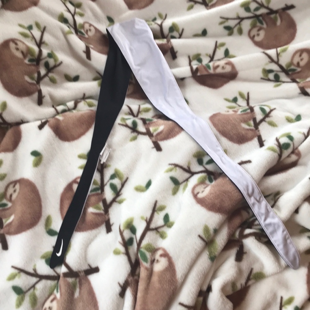 Nike tie headband reversible black and white